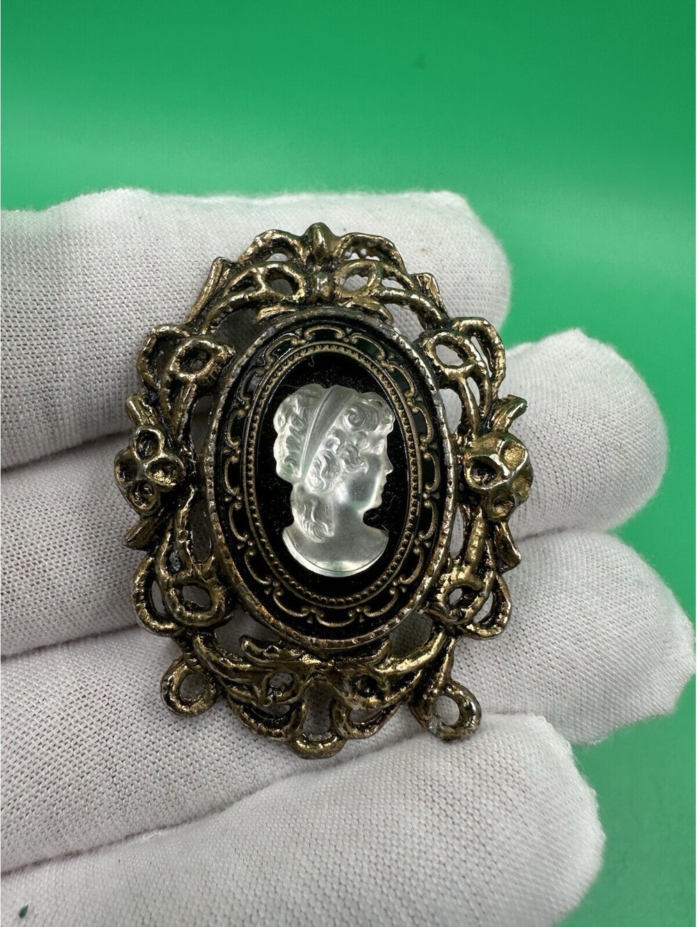 Vintage Gold Tone Black Glass Oval Brooch/Pendant With Filigree Back Lady